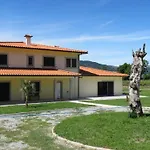 Casa Oliveiras * Beiral do Lima