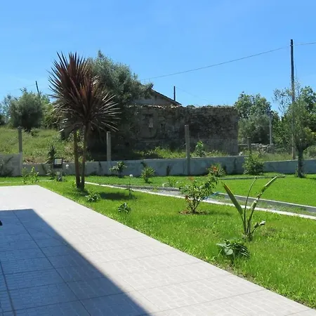 Casa Oliveiras * Beiral do Lima