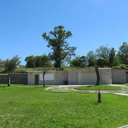 Casa Oliveiras * Beiral do Lima