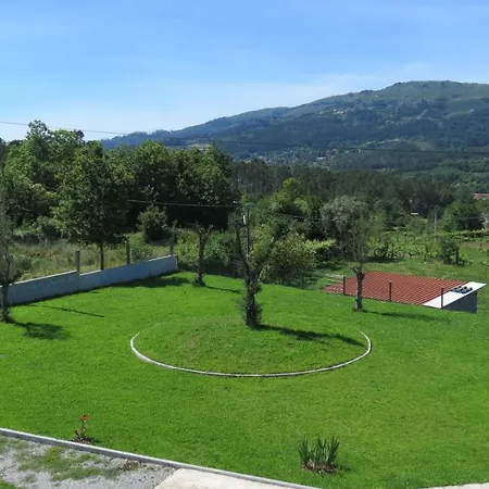 Casa Oliveiras * Beiral do Lima