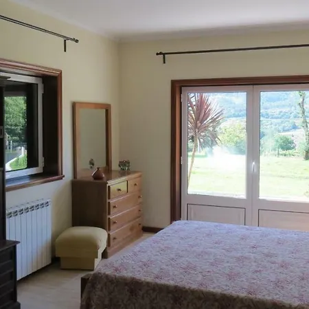 Casa Oliveiras * Beiral do Lima