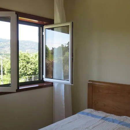 Casa Oliveiras * Beiral do Lima