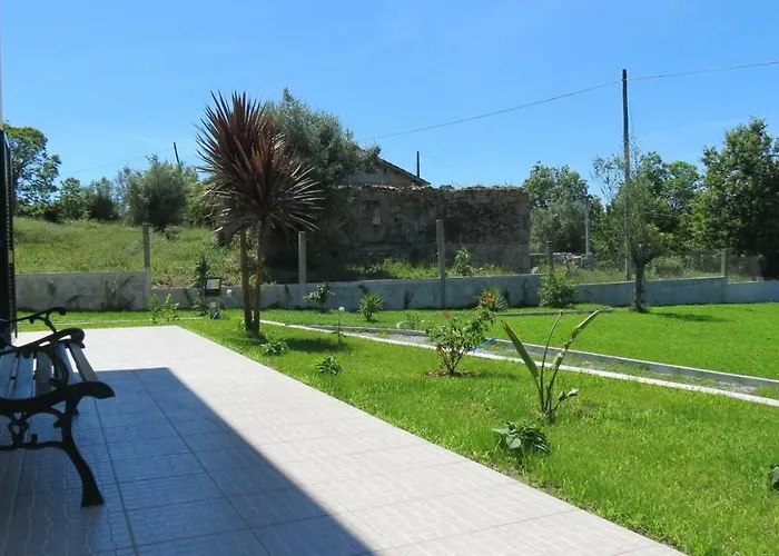 Casa Oliveiras * Beiral do Lima