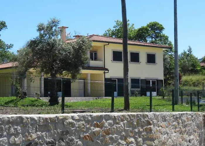 Casa Oliveiras Beiral do Lima