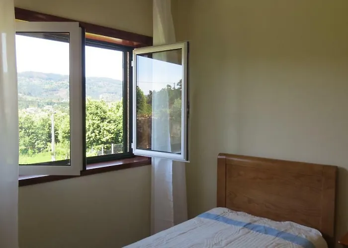 Casa Oliveiras * Beiral do Lima